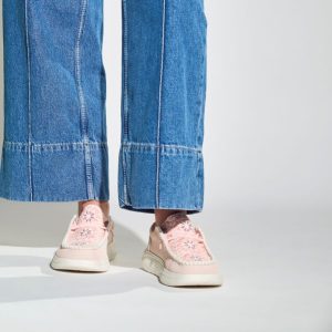 SS25_HeyDude_Wendy_Comf_Suede_Crochet_43108-0MD_43108-77S_455_3.jpg